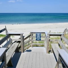 Beach n’ Bunks | Walk to Beach |Old School Cape