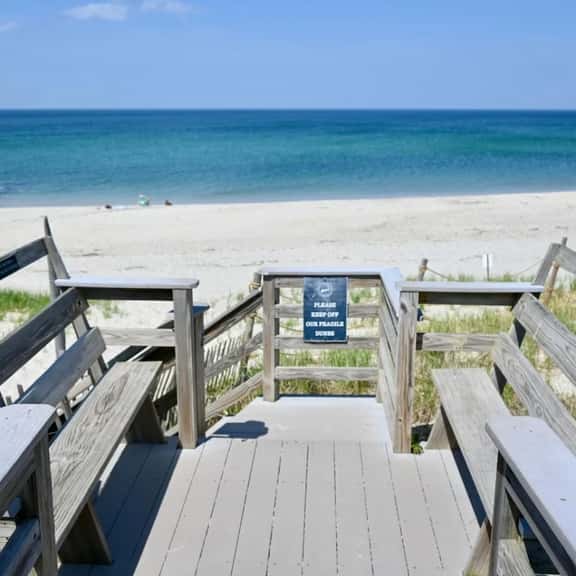 Beach n’ Bunks | Walk to Beach |Old School Cape - Image 1