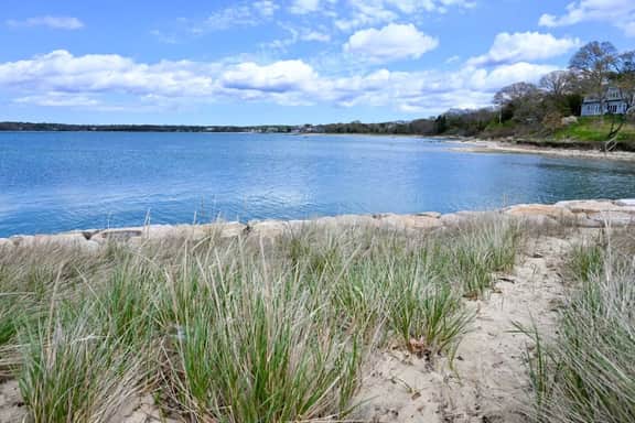 SS Escape | Walk to Beaches | Newly Renovated