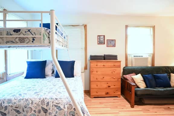 Beach n’ Bunks | Walk to Beach |Old School Cape - Image 4